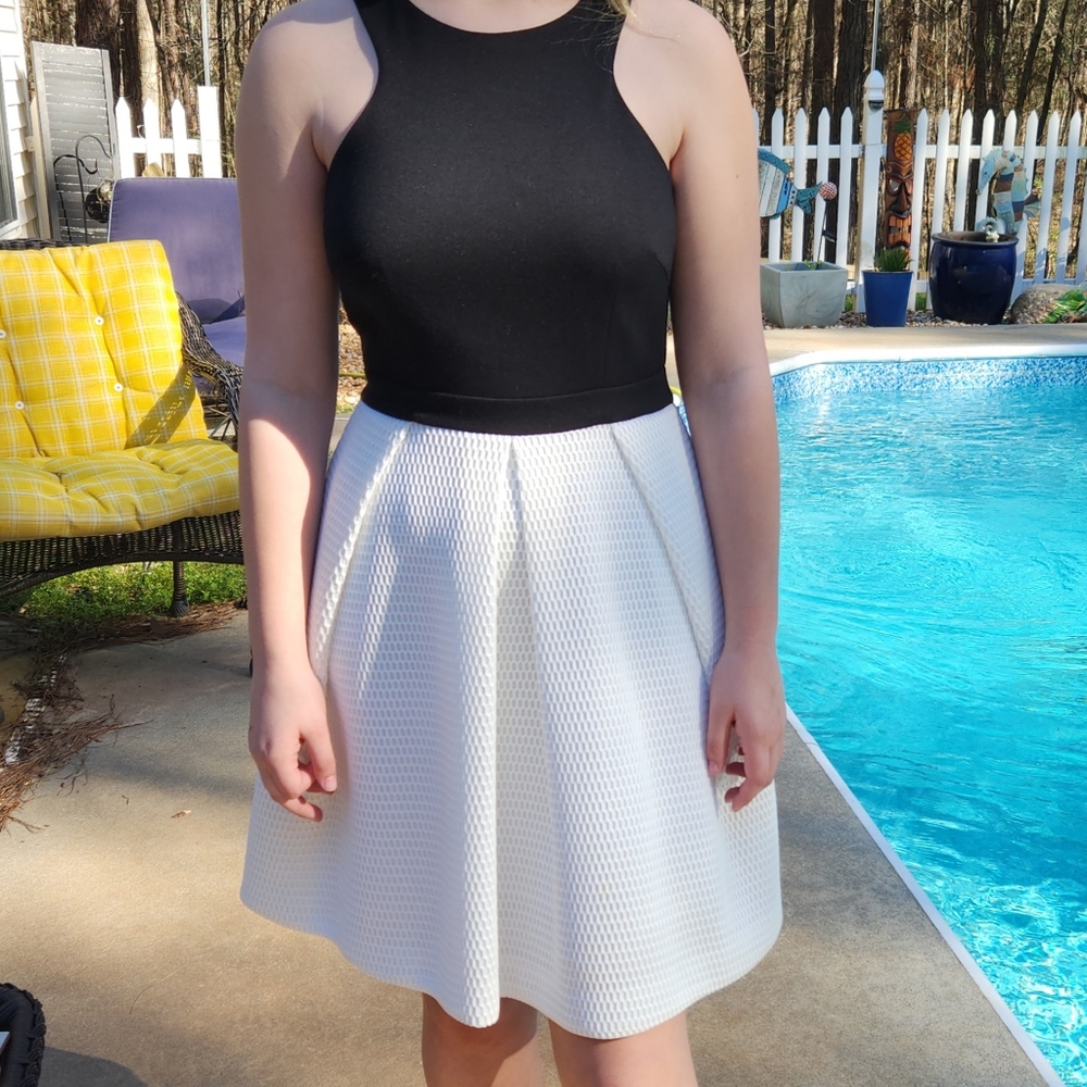 Trina Turk Black and White Honeycomb Textured Dress Size 4